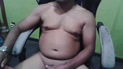 Snapshot of bigdickguyaux chatting on 12/14/25, 04:45 bigdickguyaux online show from 12/14/25, 04:45