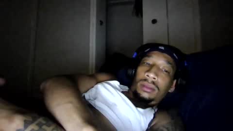 Snapshot of bigdickmarixxx chatting on 10/06/25, 06:00 bigdickmarixxx online show from 10/06/25, 06:00