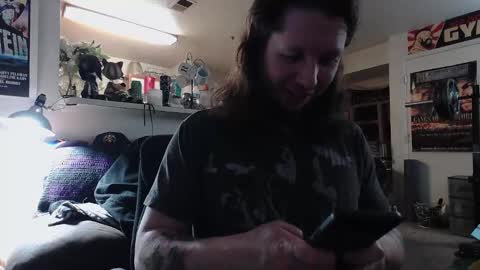 biggerisbetter21 online show from 11/12/25, 08:15