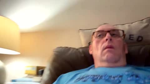 Snapshot of biggloves4bighands chatting on 11/17/25, 12:27 biggloves4bighands online show from 11/17/25, 12:27