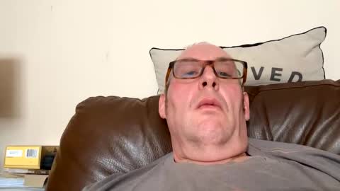 Snapshot of biggloves4bighands chatting on 11/18/25, 12:31 biggloves4bighands online show from 11/18/25, 12:31