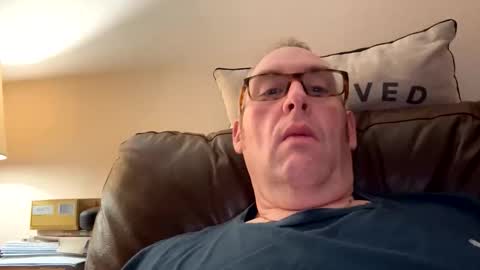 Snapshot of biggloves4bighands chatting on 11/19/25, 12:43 biggloves4bighands online show from 11/19/25, 12:43