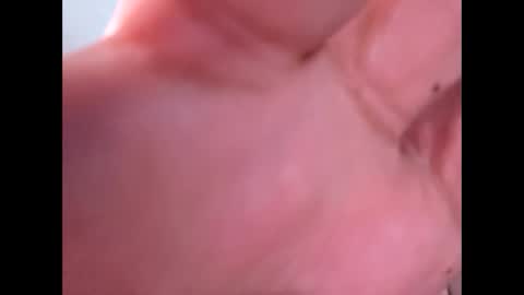 Snapshot of bigguunn chatting on 01/18/26, 10:13 bigguunn online show from 01/18/26, 10:13