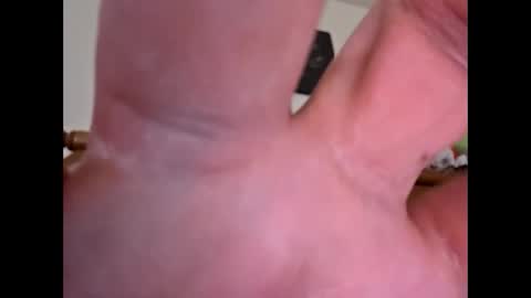 Snapshot of bigguunn chatting on 02/12/26, 11:33 bigguunn online show from 02/12/26, 11:33