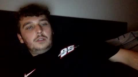 Snapshot of bigleeee9 chatting on 11/08/25, 01:17 bigleeee9 online show from 11/08/25, 01:17