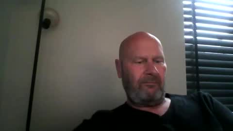 Snapshot of bigmike3339 chatting on 10/06/25, 10:12 bigmike3339 online show from 10/06/25, 10:12