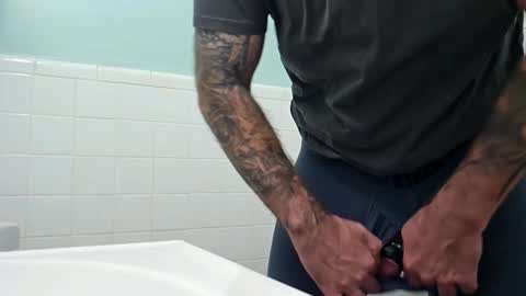 Snapshot of bignick850717520 chatting on 10/21/25, 12:22 bignick850717520 online show from 10/21/25, 12:22