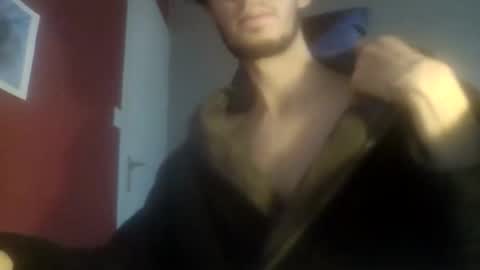 Snapshot of bignlouis chatting on 12/19/25, 09:38 Nicolas online show from 12/19/25, 09:38