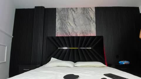 Zayra online show from 09/30/25, 07:24