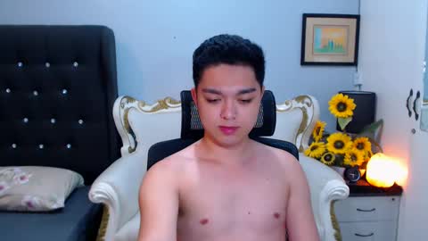 Snapshot of bigshowforyouxx chatting on 02/19/25, 01:17 Jay online show from 02/19/25, 01:17