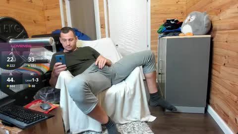 Snapshot of bigsshark chatting on 10/29/25, 08:21 bigsshark online show from 10/29/25, 08:21