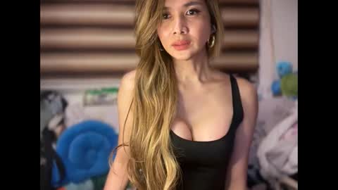 Yna     online show from 10/27/25, 10:36