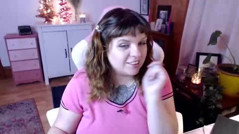 Snapshot of bigtiddygoddess chatting on 12/10/24, 02:38 Morgan Lafeuille online show from 12/10/24, 02:38
