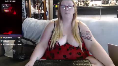 Snapshot of bigtitsgirl9991 chatting on 12/30/24, 07:04 Kim online show from 12/30/24, 07:04