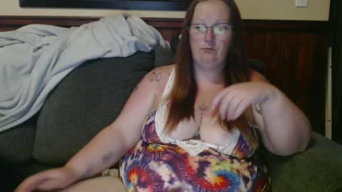 Snapshot of bigtitsgirl9991 chatting on 06/15/26, 04:25 Kim online show from 06/15/26, 04:25