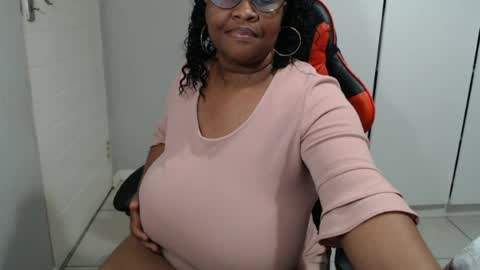 Snapshot of bigtitshornygirlxxx chatting on 07/01/26, 08:52 Lona online show from 07/01/26, 08:52