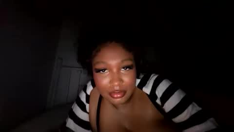 Snapshot of bigtittienyx chatting on 11/12/25, 07:31 bigtittienyx online show from 11/12/25, 07:31