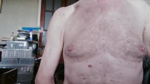 Snapshot of bigukphallus chatting on 06/18/26, 12:42 bigukphallus online show from 06/18/26, 12:42