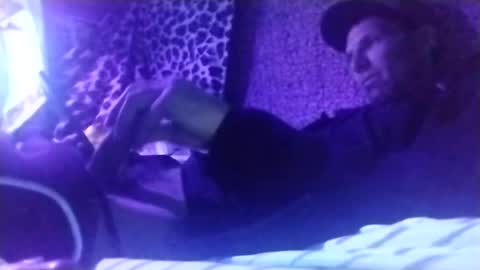 Snapshot of bigwalkdog420 chatting on 01/28/25, 06:38 bigwalkdog420 online show from 01/28/25, 06:38