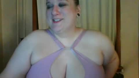 Snapshot of bigwheeliestyle chatting on 11/14/25, 04:33 Lady of the WHEEL online show from 11/14/25, 04:33