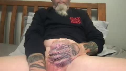 Snapshot of bigwhitedickdaddy69 chatting on 01/06/25, 05:19 Bigwhitedickdaddy and BabyCakes online show from 01/06/25, 05:19