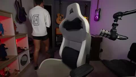 bigxboy96 online show from 01/13/26, 04:29