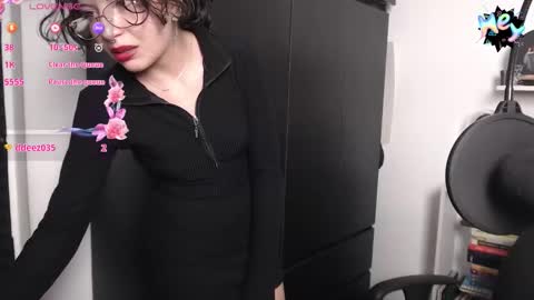 Snapshot of biihoney chatting on 11/12/25, 12:55 Valeria 3 online show from 11/12/25, 12:55