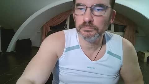 Snapshot of bikertom1988 chatting on 12/29/24, 05:44 bikertom1988 online show from 12/29/24, 05:44