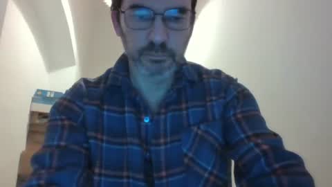 Snapshot of bikertom1988 chatting on 01/12/25, 03:57 bikertom1988 online show from 01/12/25, 03:57