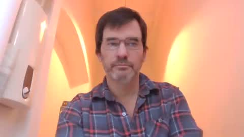 Snapshot of bikertom1988 chatting on 02/08/25, 04:14 bikertom1988 online show from 02/08/25, 04:14