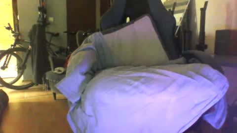 Snapshot of binder2122 chatting on 06/12/26, 12:48 binder2122 online show from 06/12/26, 12:48