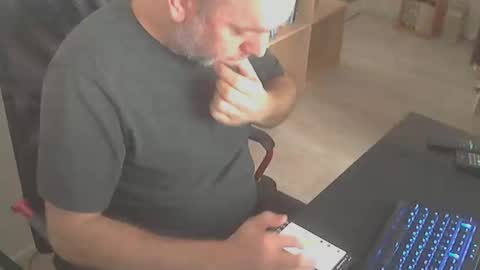Snapshot of biparislove chatting on 12/27/24, 10:01 BigDick online show from 12/27/24, 10:01