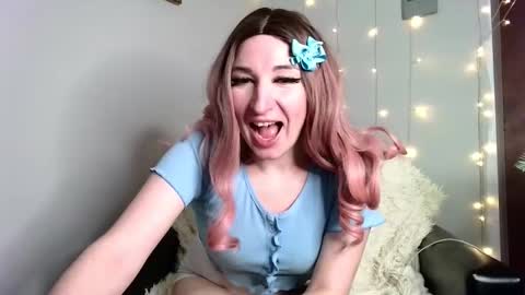 Snapshot of birdie_kiss chatting on 03/02/26, 06:04 birdie_kiss online show from 03/02/26, 06:04