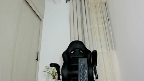 Biscuit oliva online show from 03/12/26, 02:01