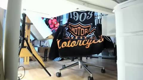 Snapshot of bisexualjay chatting on 10/23/25, 12:04 bisexualjay online show from 10/23/25, 12:04