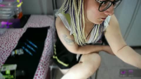 bisex woman online show from 06/11/26, 05:00