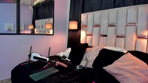  ..  .. online show from 02/11/25, 03:08