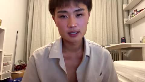 Snapshot of bitchie_bitch chatting on 05/22/26, 10:37 Lou online show from 05/22/26, 10:37