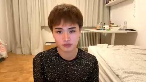 Snapshot of bitchie_bitch chatting on 06/13/26, 12:19 Lou online show from 06/13/26, 12:19