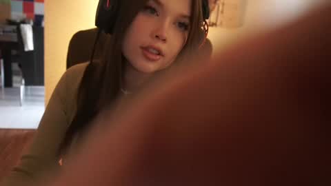 Ann Braslowsky online show from 03/12/25, 06:18