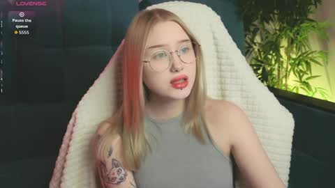 Julia online show from 04/10/26, 08:19