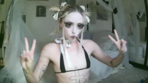 vampire fang  online show from 04/22/26, 04:52