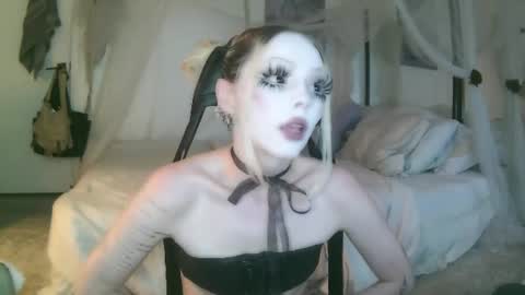 vampire fang  online show from 06/14/26, 02:46
