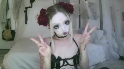 vampire fang  online show from 06/15/26, 05:15