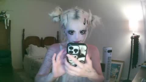 Snapshot of bl0odsyring3 chatting on 07/09/26, 06:56 vampire fang online show from 07/09/26, 06:56