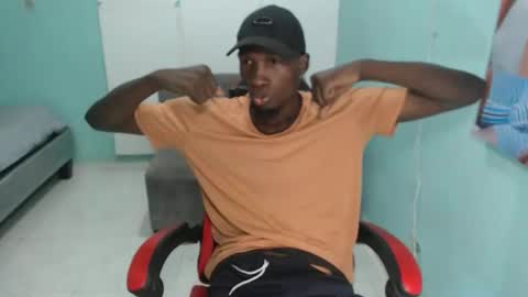 Snapshot of black30cmdick chatting on 11/14/25, 09:46 maquina online show from 11/14/25, 09:46