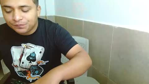 Snapshot of black__and__whiite chatting on 10/15/25, 10:32 black__and__whiite online show from 10/15/25, 10:32