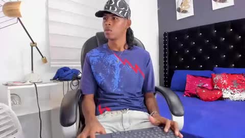 Snapshot of black_boy_22cm chatting on 02/20/25, 02:29 boy online show from 02/20/25, 02:29