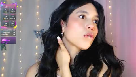 Snapshot of black_dar_ chatting on 09/23/25, 10:40 Sara online show from 09/23/25, 10:40