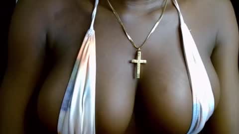 Snapshot of black_ebonyqueen chatting on 09/17/25, 08:27 Esthy online show from 09/17/25, 08:27